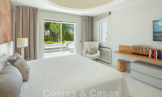 Charmante, moderne luxevilla te koop, in een prestigieuze woongemeenschap aan de strandzijde op de Golden Mile van Marbella 43284 