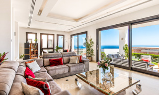 Eigentijdse, hoger gelegen luxevilla te koop met panoramisch zeezicht gelegen in Marbella Oost 43817 