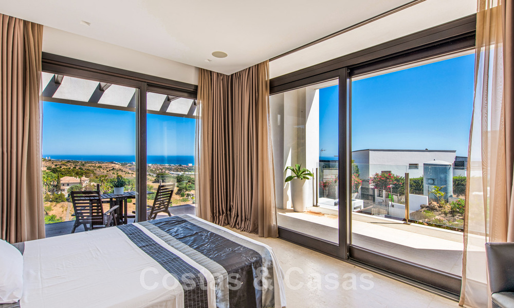 Eigentijdse, hoger gelegen luxevilla te koop met panoramisch zeezicht gelegen in Marbella Oost 43833