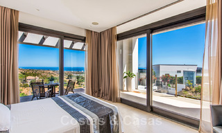 Eigentijdse, hoger gelegen luxevilla te koop met panoramisch zeezicht gelegen in Marbella Oost 43833 