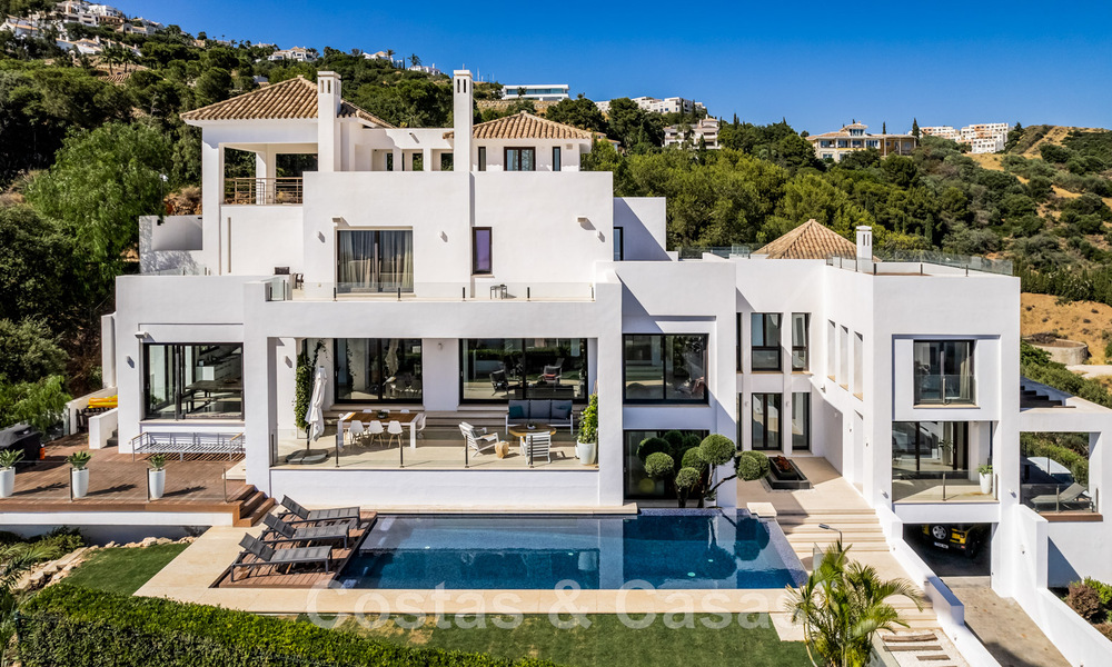 Eigentijdse, hoger gelegen luxevilla te koop met panoramisch zeezicht gelegen in Marbella Oost 43844