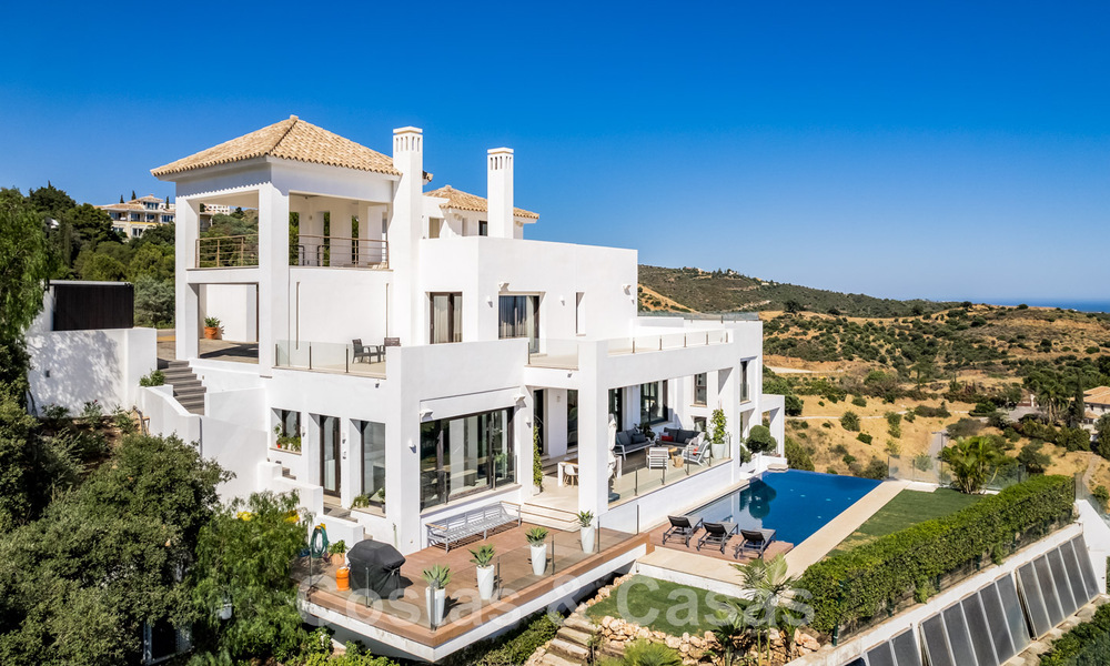 Eigentijdse, hoger gelegen luxevilla te koop met panoramisch zeezicht gelegen in Marbella Oost 43845