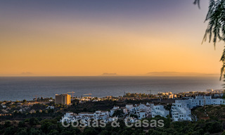 Eigentijdse, hoger gelegen luxevilla te koop met panoramisch zeezicht gelegen in Marbella Oost 43847 