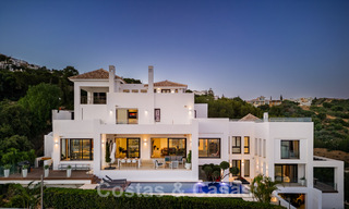 Eigentijdse, hoger gelegen luxevilla te koop met panoramisch zeezicht gelegen in Marbella Oost 43862 