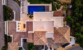 Eigentijdse, hoger gelegen luxevilla te koop met panoramisch zeezicht gelegen in Marbella Oost 43864 