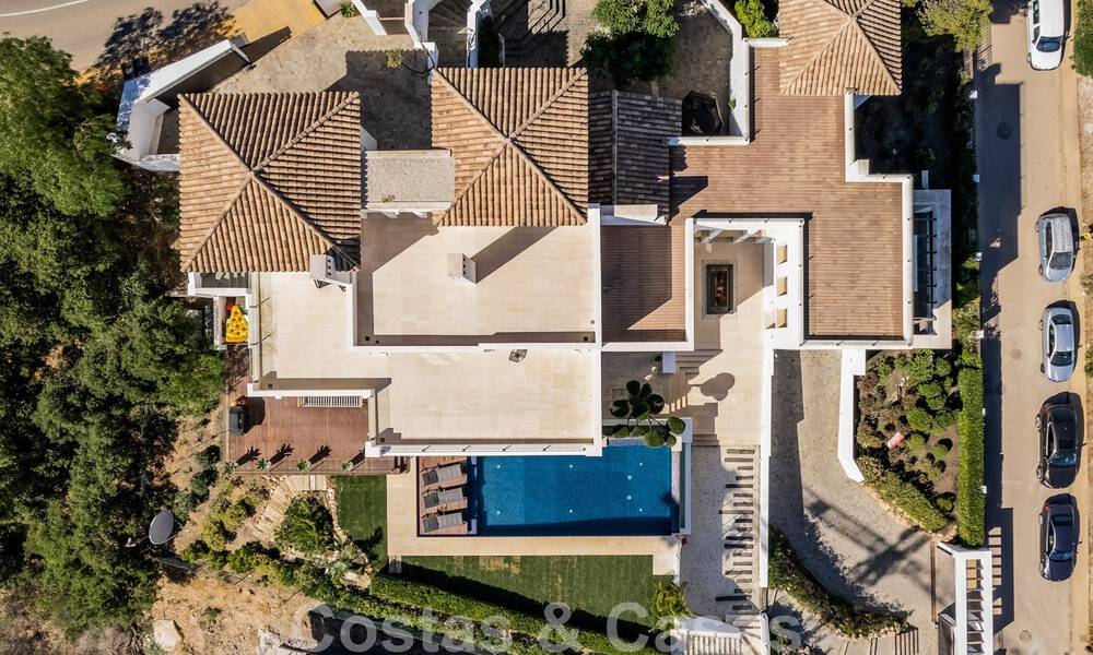 Eigentijdse, hoger gelegen luxevilla te koop met panoramisch zeezicht gelegen in Marbella Oost 43865