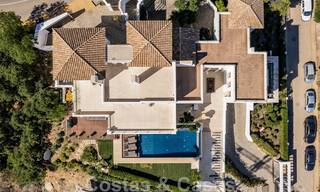 Eigentijdse, hoger gelegen luxevilla te koop met panoramisch zeezicht gelegen in Marbella Oost 43865 