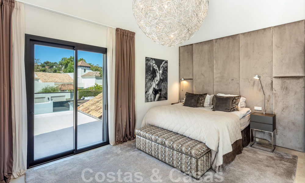 Luxevilla te koop in Mediterrane stijl, in een afgeschermde en beveiligde wijk op loopafstand van alle voorzieningen in Nueva Andalucia, Marbella 43654