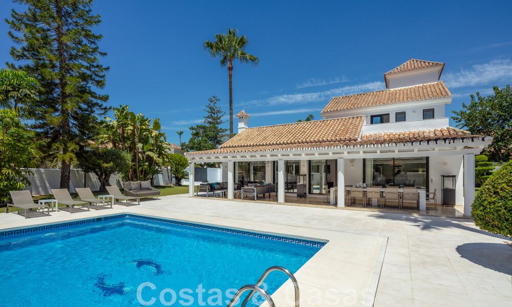 Luxevilla te koop in Mediterrane stijl, in een afgeschermde en beveiligde wijk op loopafstand van alle voorzieningen in Nueva Andalucia, Marbella 43671