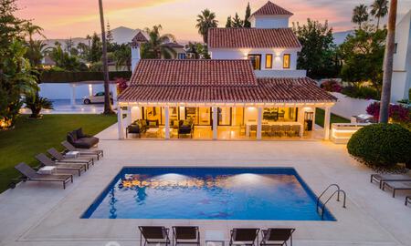 Luxevilla te koop in Mediterrane stijl, in een afgeschermde en beveiligde wijk op loopafstand van alle voorzieningen in Nueva Andalucia, Marbella 43675