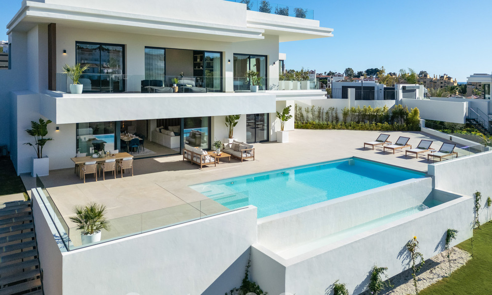 Spectaculaire luxevilla’s te koop i/e eigentijds architectuur gesitueerd i/e golfresort o/d New Golden Mile tussen Marbella en Estepona 63162