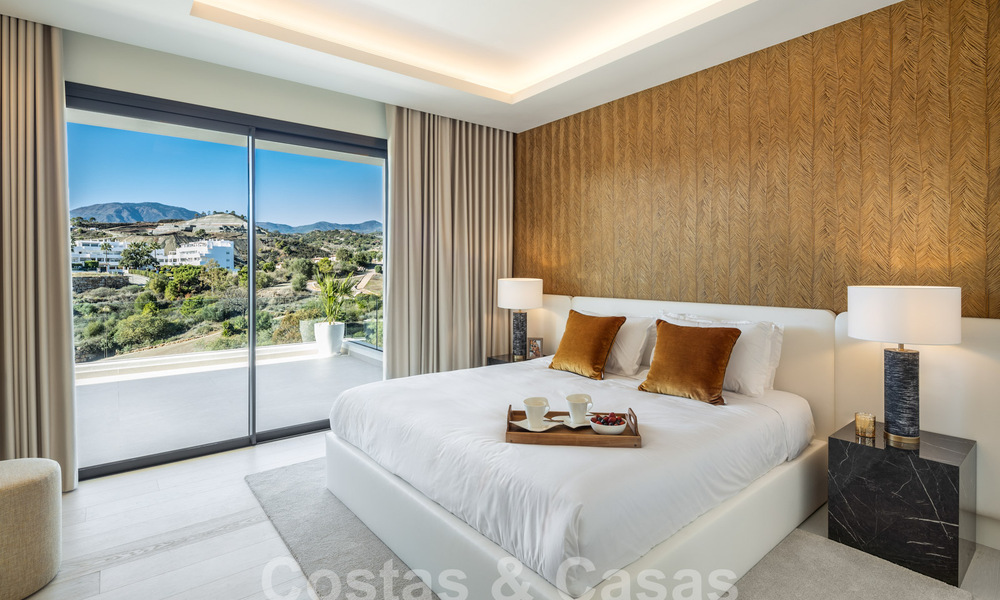 Instapklaar! Spectaculaire luxevilla’s te koop i/e eigentijds architectuur gesitueerd i/e golfresort o/d New Golden Mile tussen Marbella en Estepona 63179