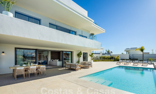 Spectaculaire luxevilla’s te koop i/e eigentijds architectuur gesitueerd i/e golfresort o/d New Golden Mile tussen Marbella en Estepona 63181 