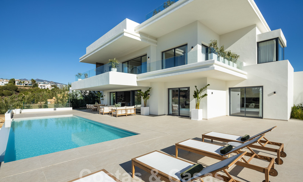 Spectaculaire luxevilla’s te koop i/e eigentijds architectuur gesitueerd i/e golfresort o/d New Golden Mile tussen Marbella en Estepona 63182