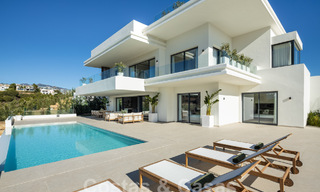 Spectaculaire luxevilla’s te koop i/e eigentijds architectuur gesitueerd i/e golfresort o/d New Golden Mile tussen Marbella en Estepona 63182 