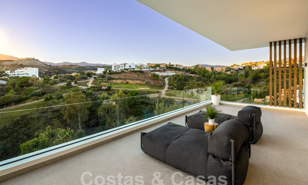 Spectaculaire luxevilla’s te koop i/e eigentijds architectuur gesitueerd i/e golfresort o/d New Golden Mile tussen Marbella en Estepona 63185