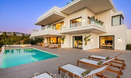 Spectaculaire luxevilla’s te koop i/e eigentijds architectuur gesitueerd i/e golfresort o/d New Golden Mile tussen Marbella en Estepona 63188