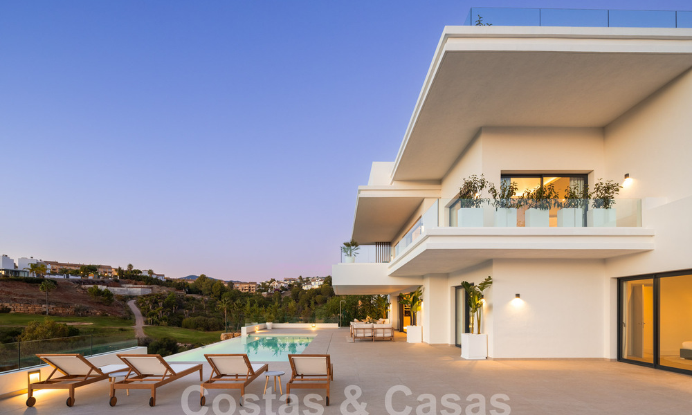 Spectaculaire luxevilla’s te koop i/e eigentijds architectuur gesitueerd i/e golfresort o/d New Golden Mile tussen Marbella en Estepona 63189