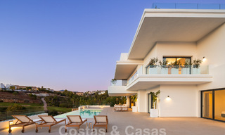 Spectaculaire luxevilla’s te koop i/e eigentijds architectuur gesitueerd i/e golfresort o/d New Golden Mile tussen Marbella en Estepona 63189 