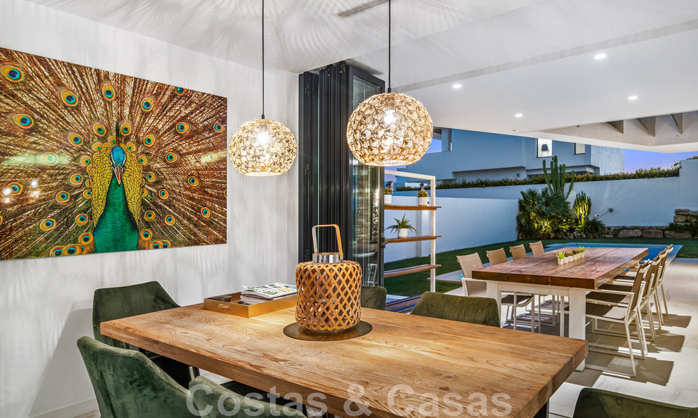 Instapklare, moderne villa te koop, op loopafstand van het strand en het centrum van San Pedro, Marbella 44123