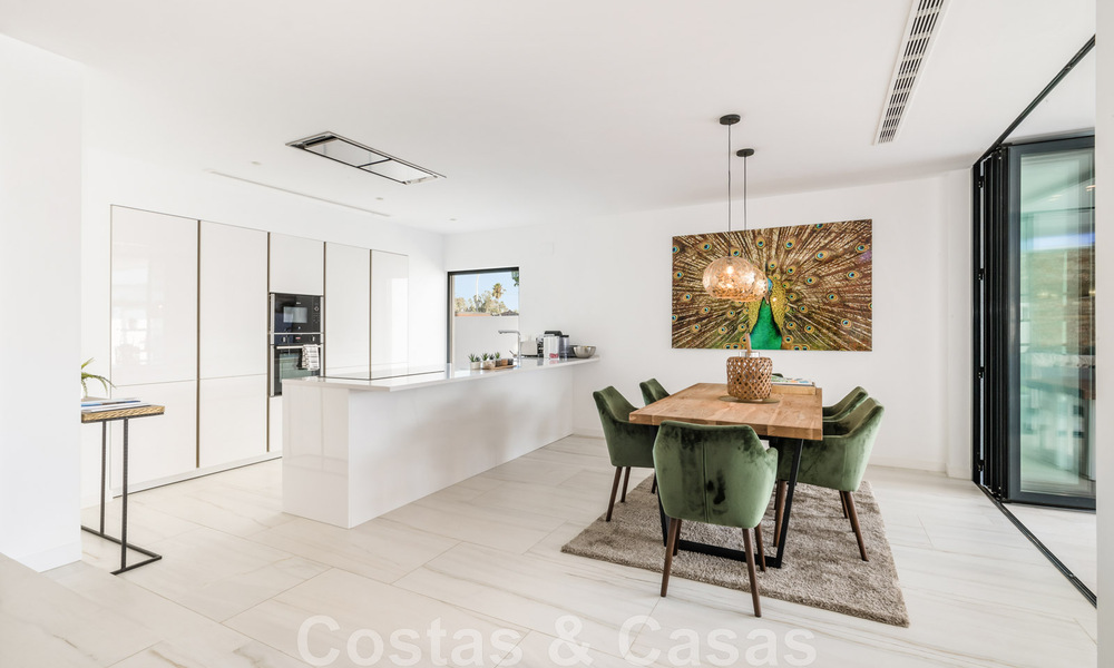 Instapklare, moderne villa te koop, op loopafstand van het strand en het centrum van San Pedro, Marbella 44137