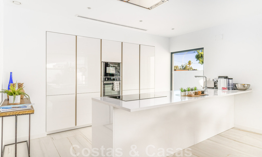 Instapklare, moderne villa te koop, op loopafstand van het strand en het centrum van San Pedro, Marbella 44138