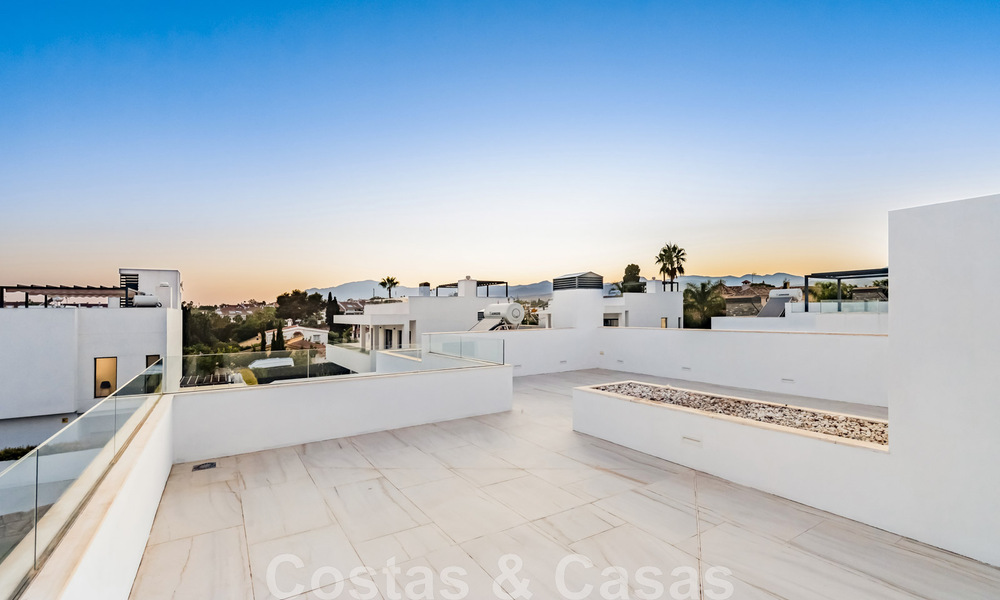 Instapklare, moderne villa te koop, op loopafstand van het strand en het centrum van San Pedro, Marbella 44148