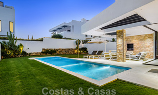 Instapklare, moderne villa te koop, op loopafstand van het strand en het centrum van San Pedro, Marbella 44153 
