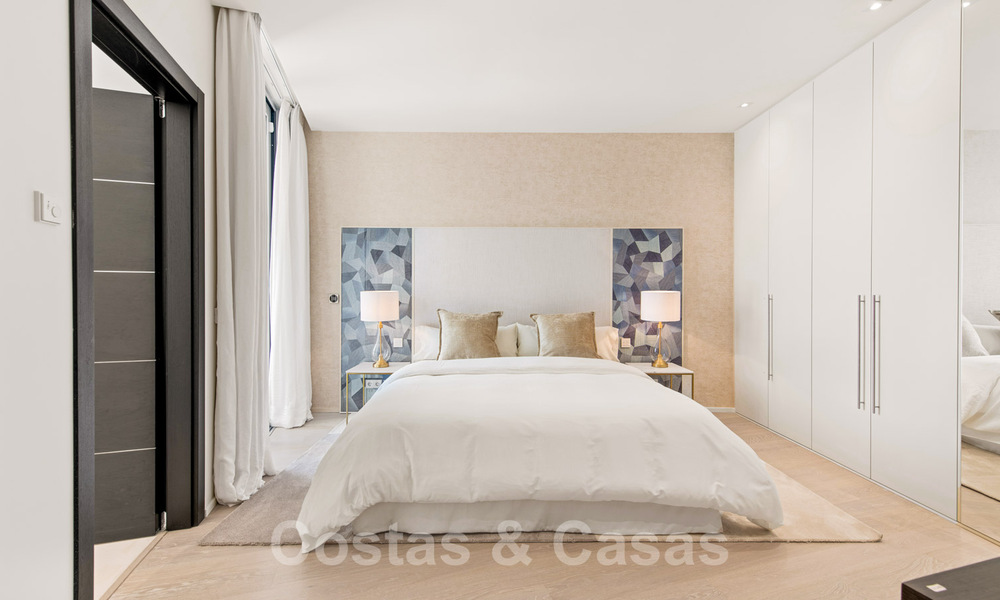 Laatste villa! Exclusieve, architecturale luxevilla te koop, met zeezicht, in Sierra Blanca, Golden Mile, Marbella. Luxueus gemeubileerd. 43609