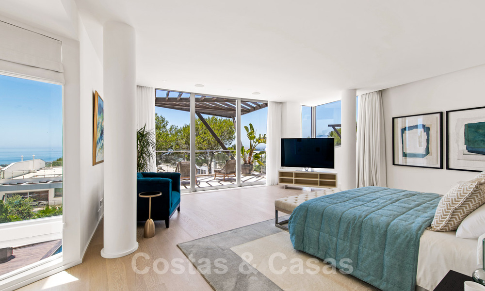 Laatste villa! Exclusieve, architecturale luxevilla te koop, met zeezicht, in Sierra Blanca, Golden Mile, Marbella. Luxueus gemeubileerd. 43642