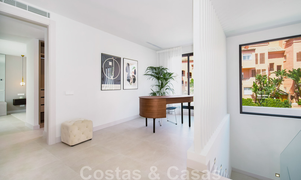 Nieuwe, instapklare luxevilla in moderne stijl op wandelafstand van het strand in een geprefereerde buurt van Guadalmina Baja in Marbella 43800