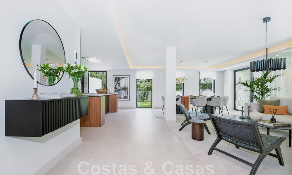 Nieuwe, instapklare luxevilla in moderne stijl op wandelafstand van het strand in een geprefereerde buurt van Guadalmina Baja in Marbella 43803