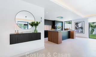 Nieuwe, instapklare luxevilla in moderne stijl op wandelafstand van het strand in een geprefereerde buurt van Guadalmina Baja in Marbella 43805 
