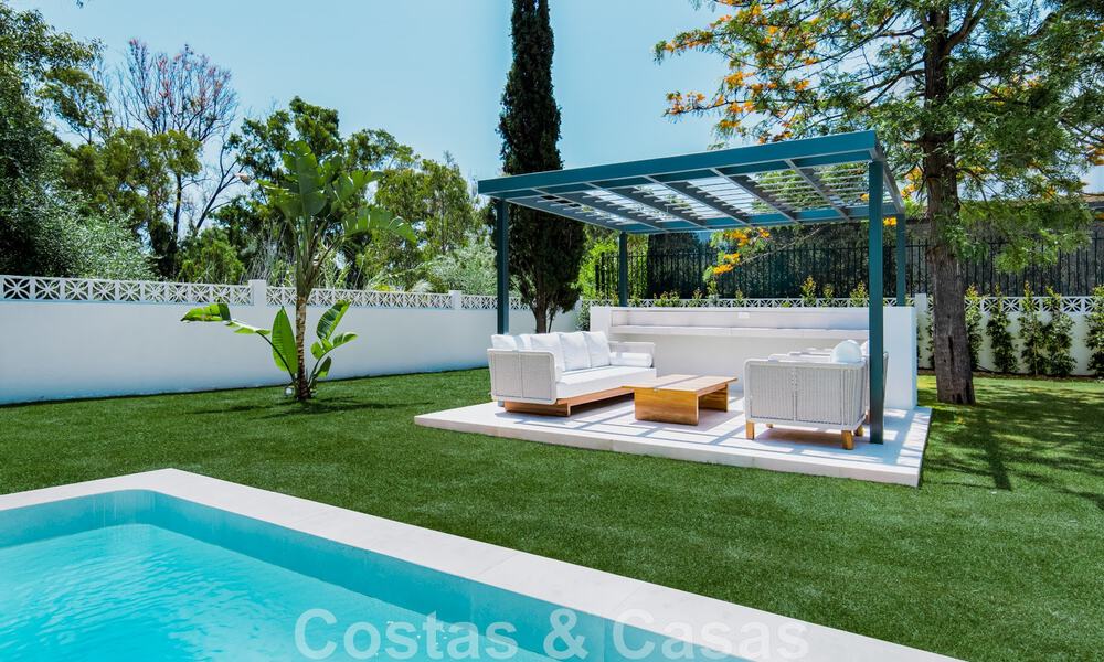 Nieuwe, instapklare luxevilla in moderne stijl op wandelafstand van het strand in een geprefereerde buurt van Guadalmina Baja in Marbella 43807