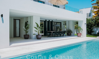 Nieuwe, instapklare luxevilla in moderne stijl op wandelafstand van het strand in een geprefereerde buurt van Guadalmina Baja in Marbella 43809 