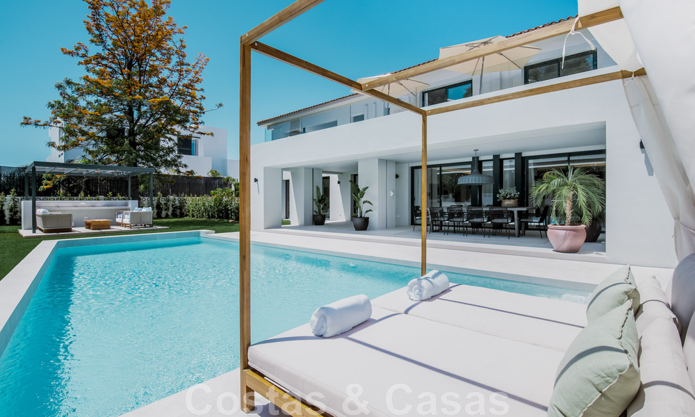 Nieuwe, instapklare luxevilla in moderne stijl op wandelafstand van het strand in een geprefereerde buurt van Guadalmina Baja in Marbella 43811