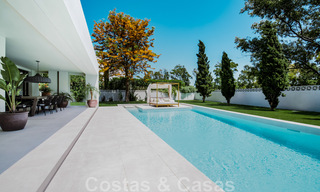 Nieuwe, instapklare luxevilla in moderne stijl op wandelafstand van het strand in een geprefereerde buurt van Guadalmina Baja in Marbella 43813 