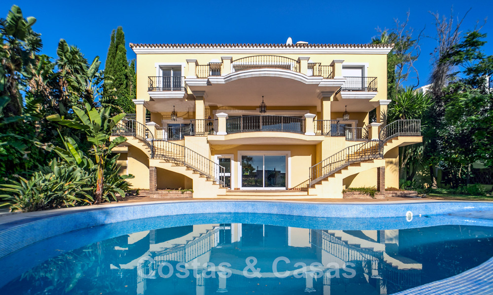 Klassieke, Spaanse luxevilla te koop in een gated community en eerstelijnsgolf met prachtig uitzicht over de golfbaan van La Quinta golf, Benahavis - Marbella 44099