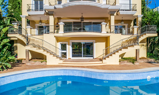 Klassieke, Spaanse luxevilla te koop in een gated community en eerstelijnsgolf met prachtig uitzicht over de golfbaan van La Quinta golf, Benahavis - Marbella 44100 