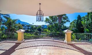 Klassieke, Spaanse luxevilla te koop in een gated community en eerstelijnsgolf met prachtig uitzicht over de golfbaan van La Quinta golf, Benahavis - Marbella 44104 