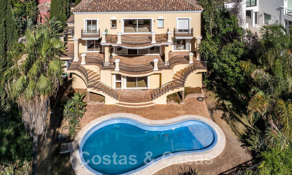 Klassieke, Spaanse luxevilla te koop in een gated community en eerstelijnsgolf met prachtig uitzicht over de golfbaan van La Quinta golf, Benahavis - Marbella 44107