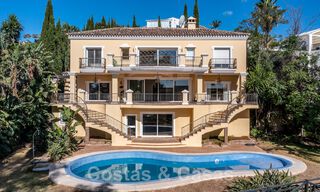 Klassieke, Spaanse luxevilla te koop in een gated community en eerstelijnsgolf met prachtig uitzicht over de golfbaan van La Quinta golf, Benahavis - Marbella 44108 