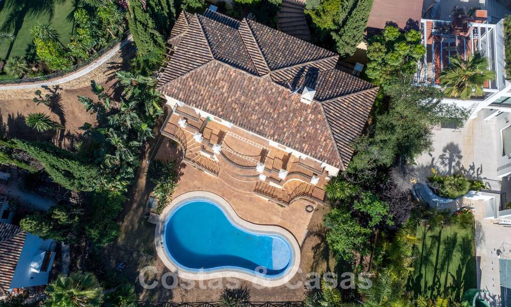 Klassieke, Spaanse luxevilla te koop in een gated community en eerstelijnsgolf met prachtig uitzicht over de golfbaan van La Quinta golf, Benahavis - Marbella 44109