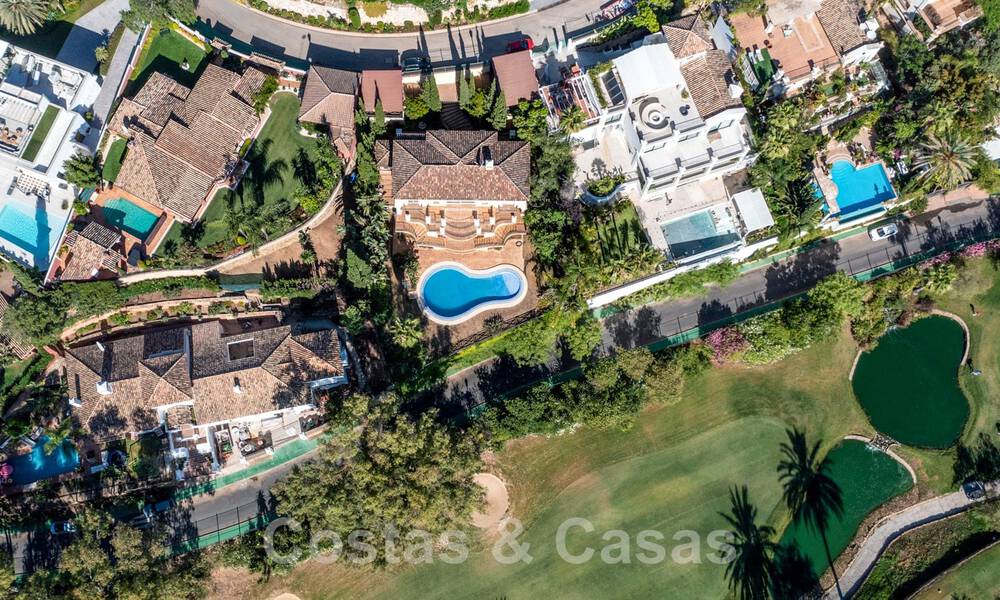 Klassieke, Spaanse luxevilla te koop in een gated community en eerstelijnsgolf met prachtig uitzicht over de golfbaan van La Quinta golf, Benahavis - Marbella 44111