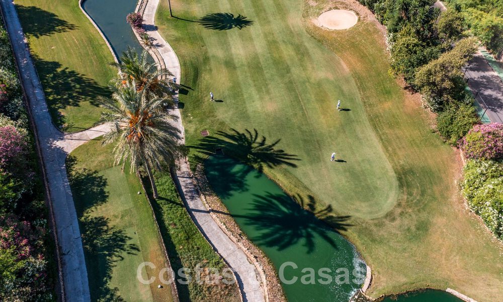 Klassieke, Spaanse luxevilla te koop in een gated community en eerstelijnsgolf met prachtig uitzicht over de golfbaan van La Quinta golf, Benahavis - Marbella 44115