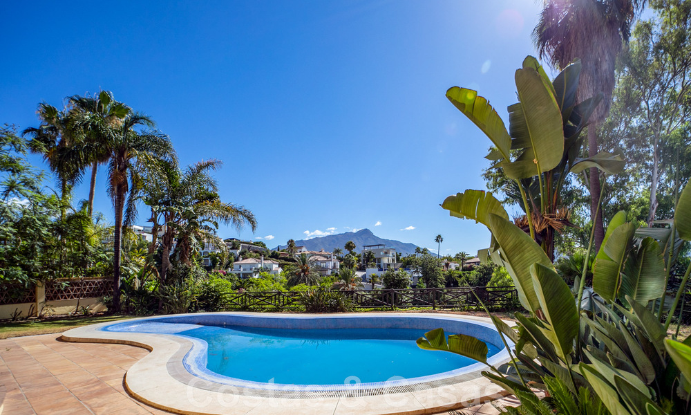Klassieke, Spaanse luxevilla te koop in een gated community en eerstelijnsgolf met prachtig uitzicht over de golfbaan van La Quinta golf, Benahavis - Marbella 44118