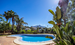 Klassieke, Spaanse luxevilla te koop in een gated community en eerstelijnsgolf met prachtig uitzicht over de golfbaan van La Quinta golf, Benahavis - Marbella 44118 