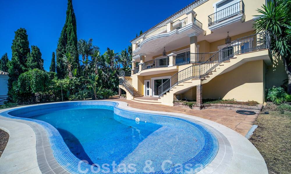 Klassieke, Spaanse luxevilla te koop in een gated community en eerstelijnsgolf met prachtig uitzicht over de golfbaan van La Quinta golf, Benahavis - Marbella 44120