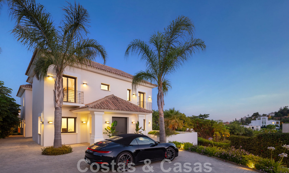 Uitmuntende luxevilla te koop in een moderne, Mediterrane architectuur, met zeezicht en in een golfresort in Benahavis - Marbella 44154