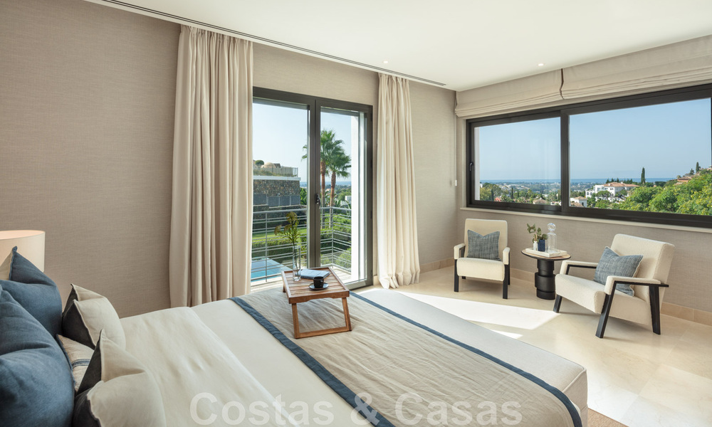 Uitmuntende luxevilla te koop in een moderne, Mediterrane architectuur, met zeezicht en in een golfresort in Benahavis - Marbella 44157